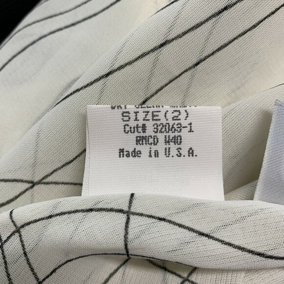 LAUNDRY Size 2 White Black Rayon Abstract Button Up Blouse - Picture 6 of 6